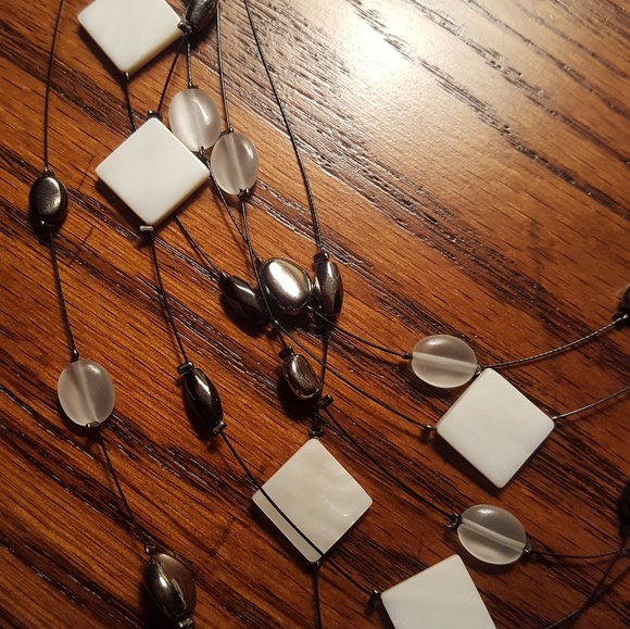 Lia Sophia beaded necklace - Picture 2 of 4